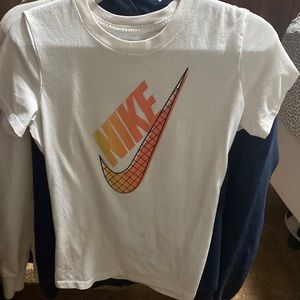 nike t-shirt